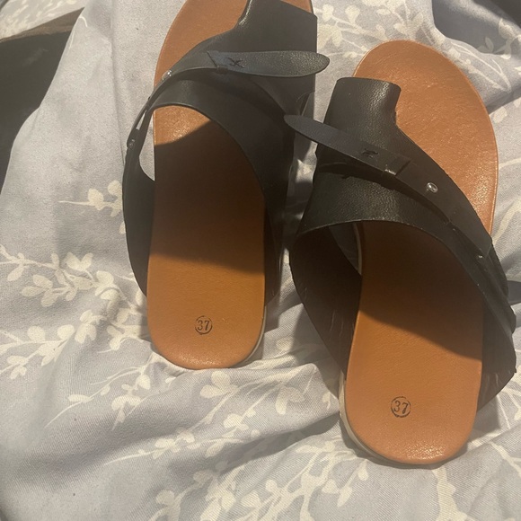 NWOT Size 6.5 Faux Black Leather Slip On - Picture 2 of 9